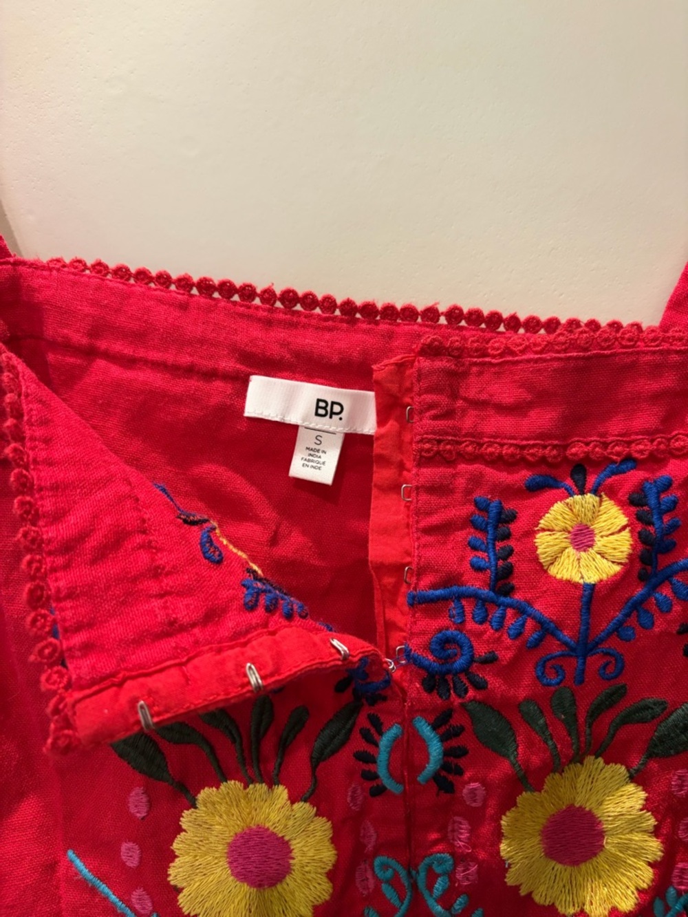 BP Embroidered Red Set - Picture 3 of 6